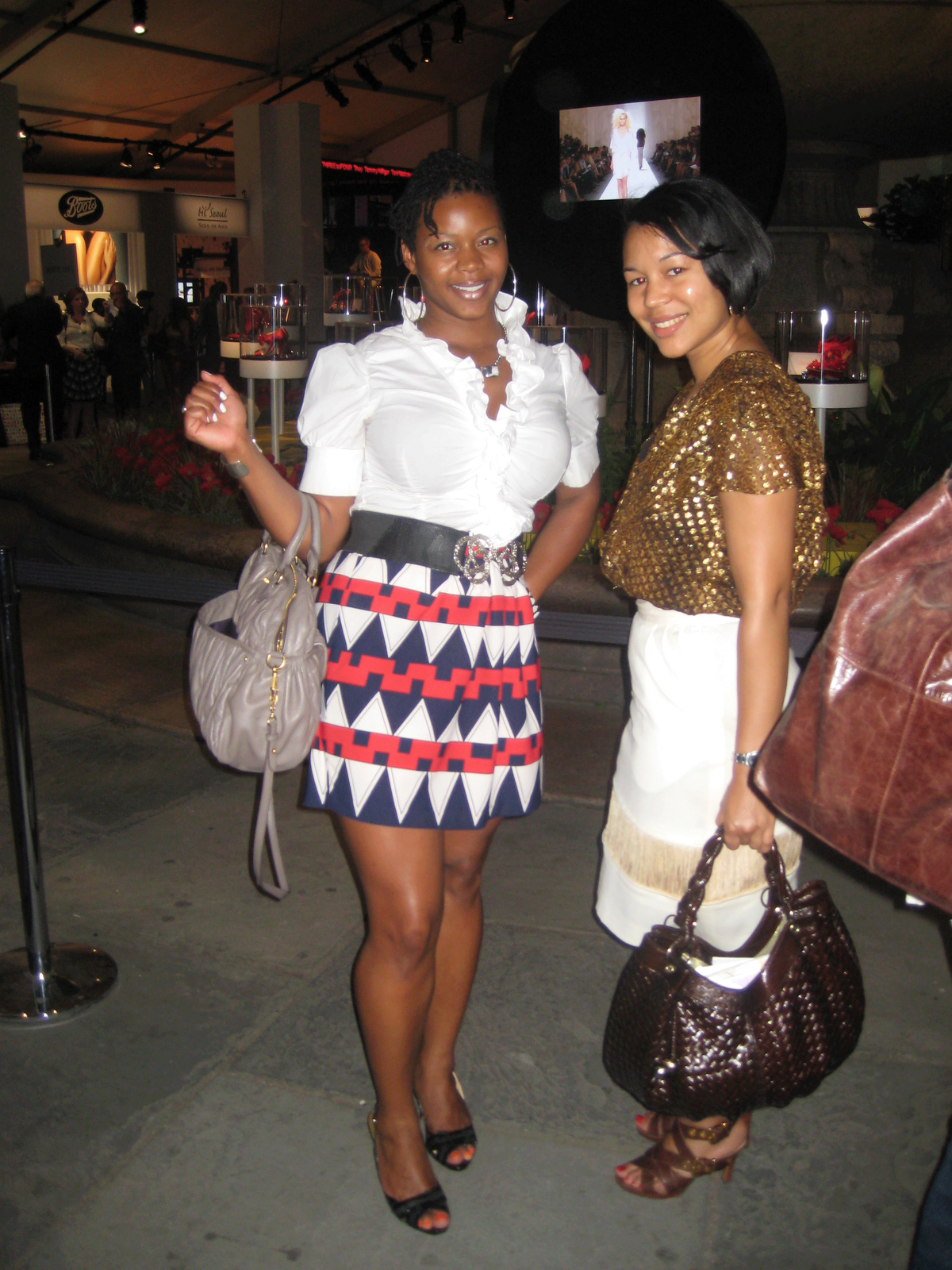 [Claire+Adriana_+Bryant+Park.gif]