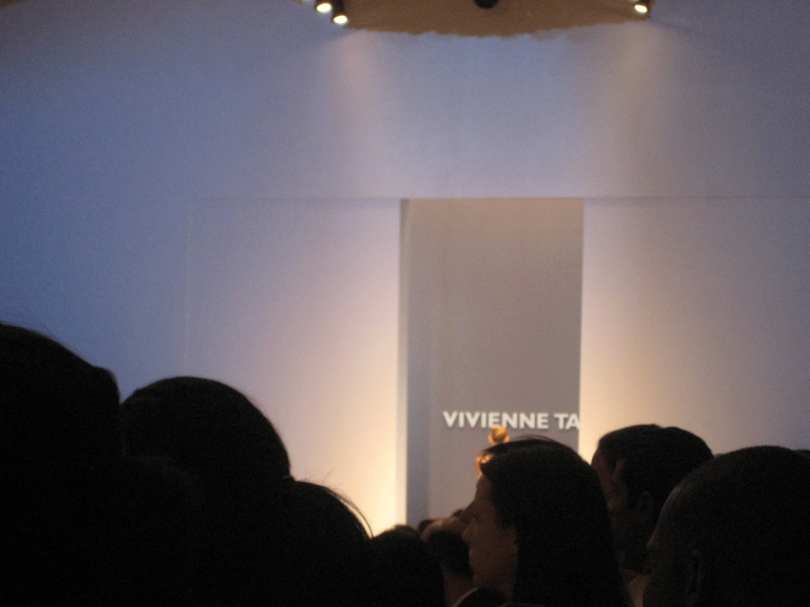 [Vivienne.Tam.Spring2009.gif]