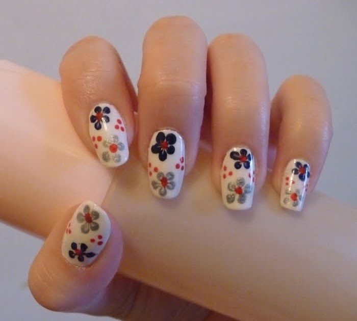 My Spot: FLOWERS NAIL ART