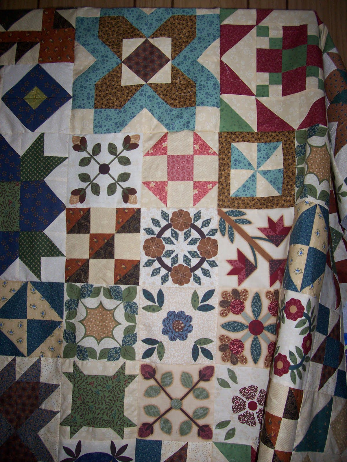 Cottage Garden Quilter Thimbleberries 3's Company Club Quilt 2009