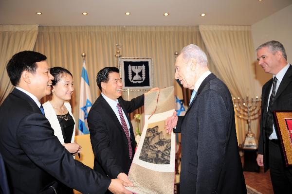 Shimon Peres meets guests from China