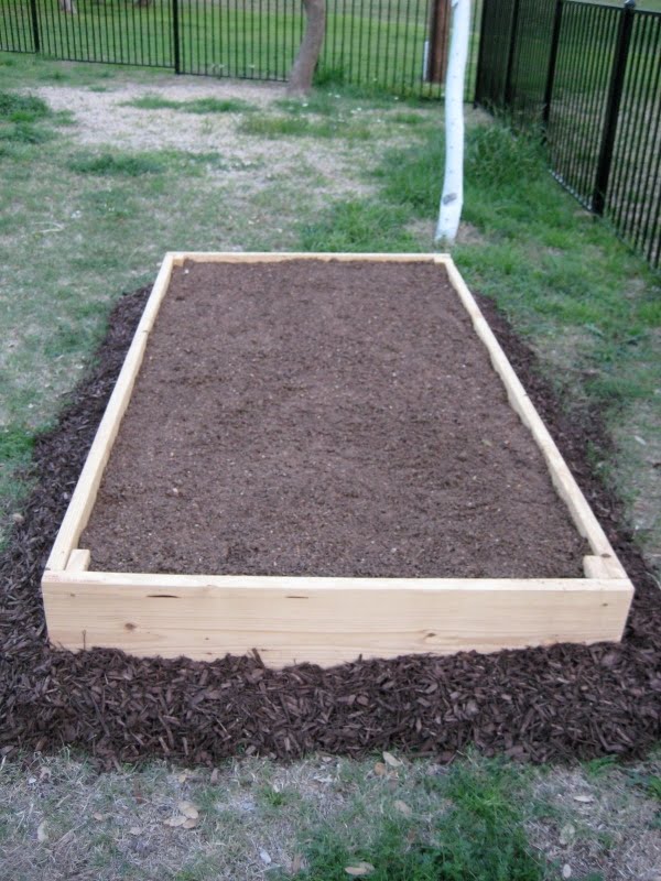 I can totally make that: DIY: Raised vegetable garden bed