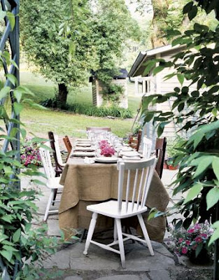garden+table+viacountryliving.JPG