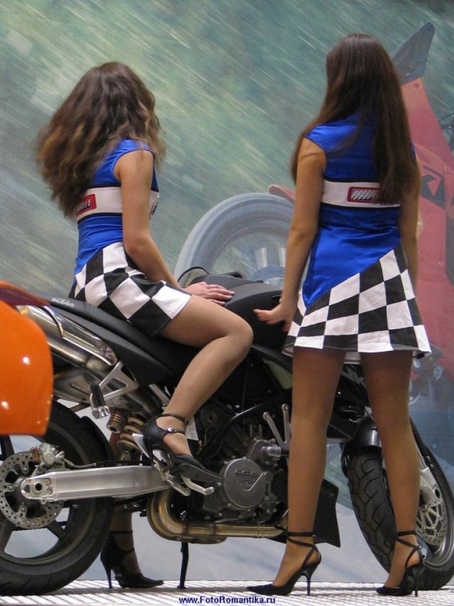 [bike_show_girls_39.jpg]