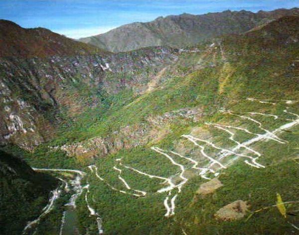 [Worlds_Scariest_Roads_37.jpg]
