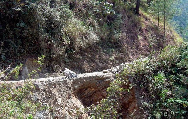 [Worlds_Scariest_Roads_31.jpg]