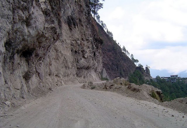 [Worlds_Scariest_Roads_30.jpg]