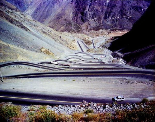 [Worlds_Scariest_Roads_11.jpg]