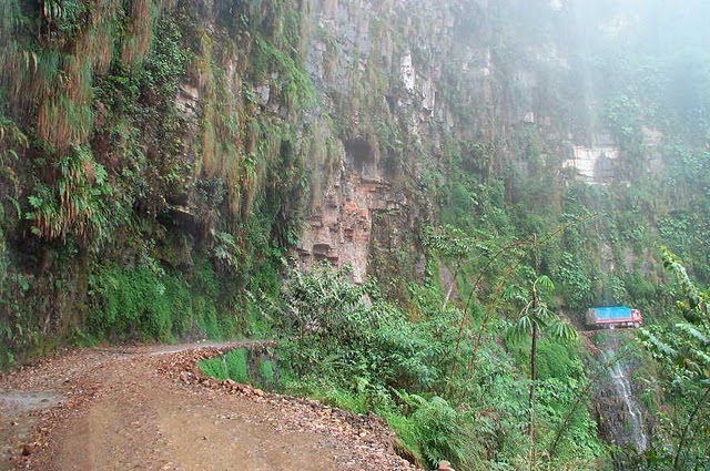 [Worlds_Scariest_Roads_07_05.jpg]