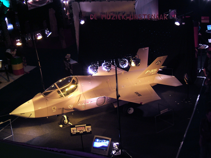 [Mini-Aircraft-08.jpg]