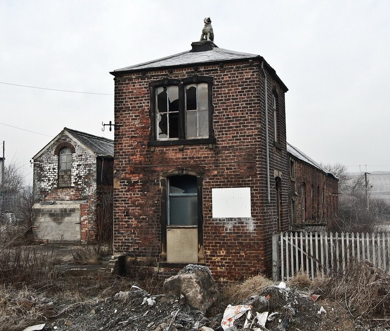 [Creepy-Houses-17.jpg]