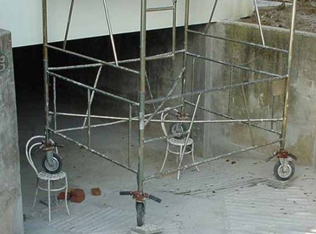 [Dangerous-Jobs-41.jpg]