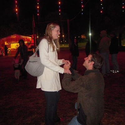 http://4.bp.blogspot.com/_mmBw3uzPnJI/S__B2RgVblI/AAAAAAABS3U/CoM-XNnKAXs/s400/romantic_proposals_23.jpg