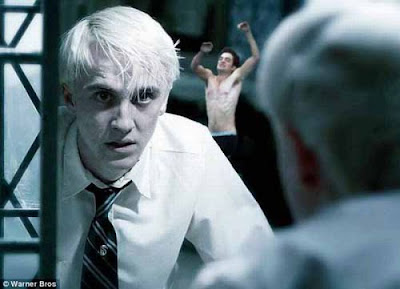 Robert Pattinson Funny on Crazy Funny Robert Pattinson Photos Speedytown
