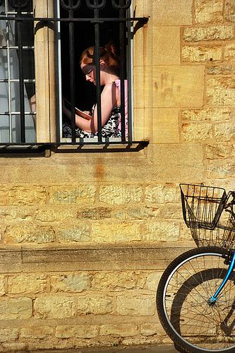 [window+and+bycicle.jpg]