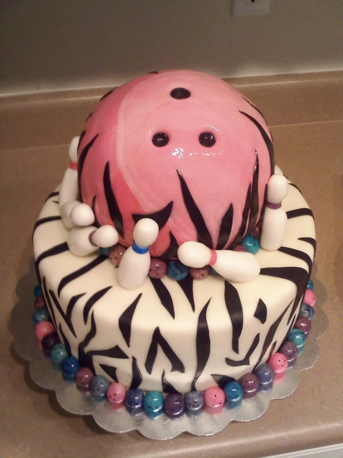 Images Of Bowling Ball Cakes Images Of Bowling Ball Cakes