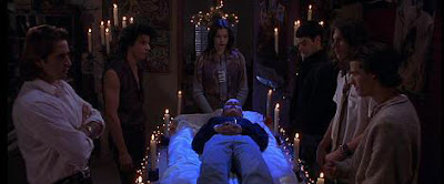 http://4.bp.blogspot.com/_msb7eQA-RFY/S8fgtBHW4XI/AAAAAAAAB9Y/2m8Xkyb6leE/s400/empire-records-fake-funeral-470x195.jpg