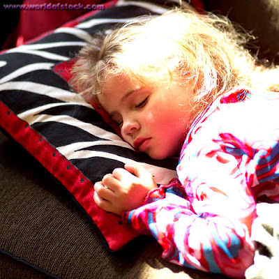 http://4.bp.blogspot.com/_mtJsQ3STaBg/ScRZDWrk6tI/AAAAAAAABlU/C0-hfloYVww/s400/crian%C3%A7a_dormindo.jpg