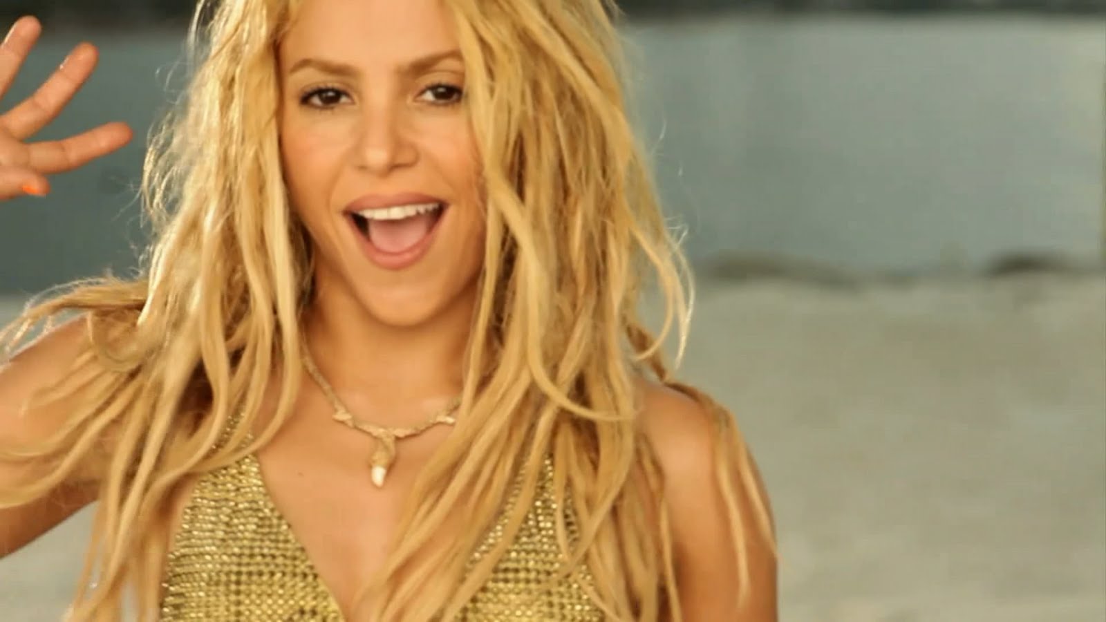 http://4.bp.blogspot.com/_mtOlIyneP-A/TLjfhM7he_I/AAAAAAAAA7s/hBYVVpq_bcI/s1600/Shakira+Ft.+Dizzee+Rascal+-+Loca+%28HD%29.avi_snapshot_01.43_%5B2010.10.14_20.13.20%5D.jpg