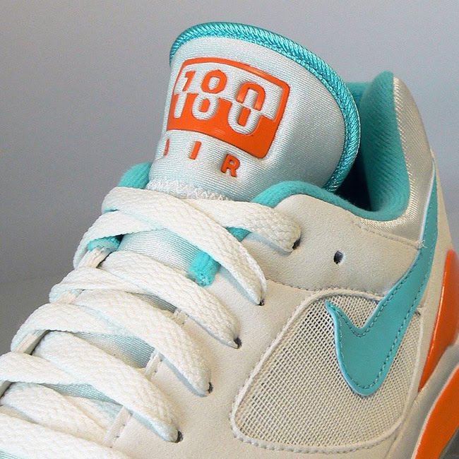 01-03-2010_nike_180_whtaqua_detail1.jpg