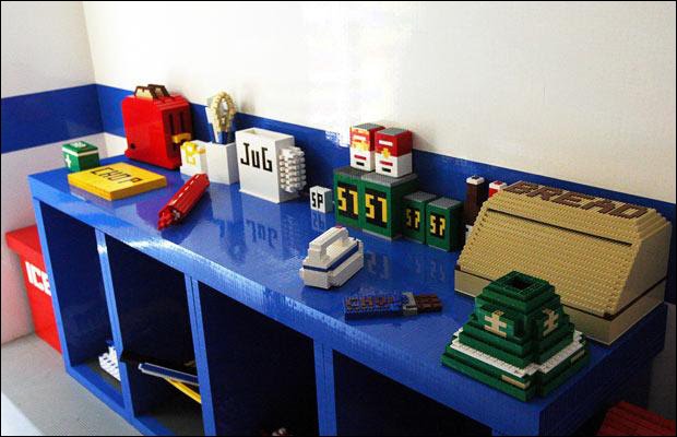 [legohouse_shelves.jpg]