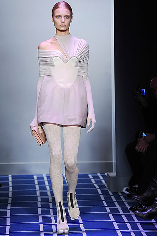 [balenciaga01.jpg]