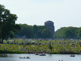 Stadtpark Hamburg Stadtpark Hamburg, Wiese, Planetarium, belebt