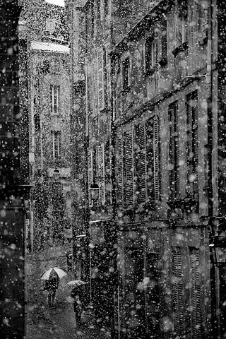 [Snow+in+the+city+by+hippolyte.jpg]