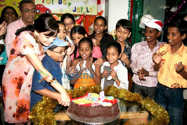 Dia Mirza celebrates 98.3 FM Radio Mirchi#39;s 8th birthday with NGO kids image 98 3 Radio Mirchi Hyderabad. Dia Mirza celebrates 98.3 FM Radio Mirchi#39;s 8th birthday with NGO kids image