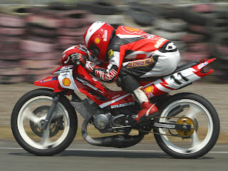 SPEEDRACER AT ROADRACE CHAMPION SHIP SPEEDRACER AT ROADRACE CHAMPION SHIP