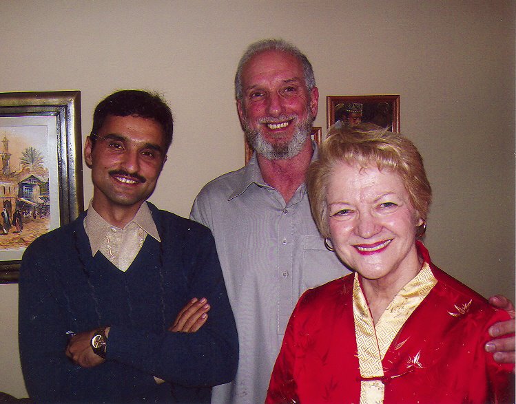 [Gwen+with+Ken+&+Waheed.jpg]