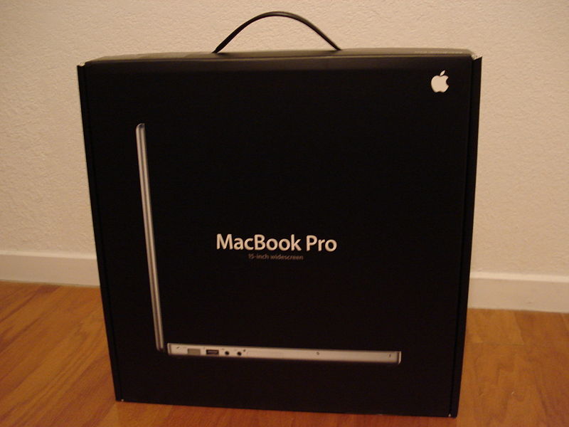 [800px-MacBook_Pro_box.JPG]