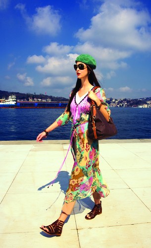 http://4.bp.blogspot.com/_n1Q8bsJw45I/S_p1Cu0dTxI/AAAAAAAACK0/7-GlkN8R_tY/s1600/modatakip.net+Tergan+ile+ayaklara+sandalet+2.jpg