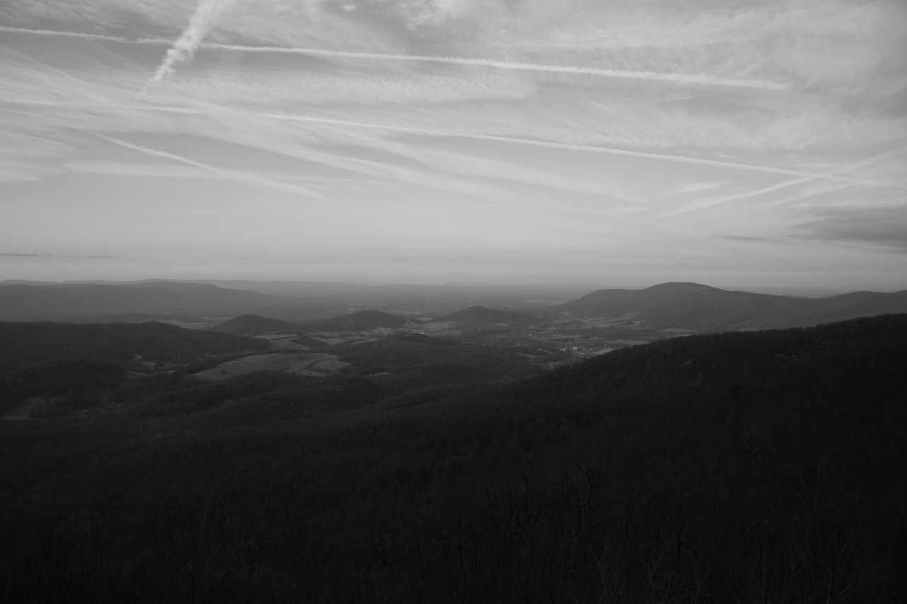 [IMG_1985+B_W+Clouds+to+valley.jpg]