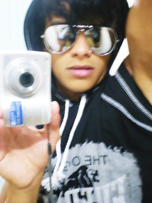 doaçao de fotos fake: homens sarados