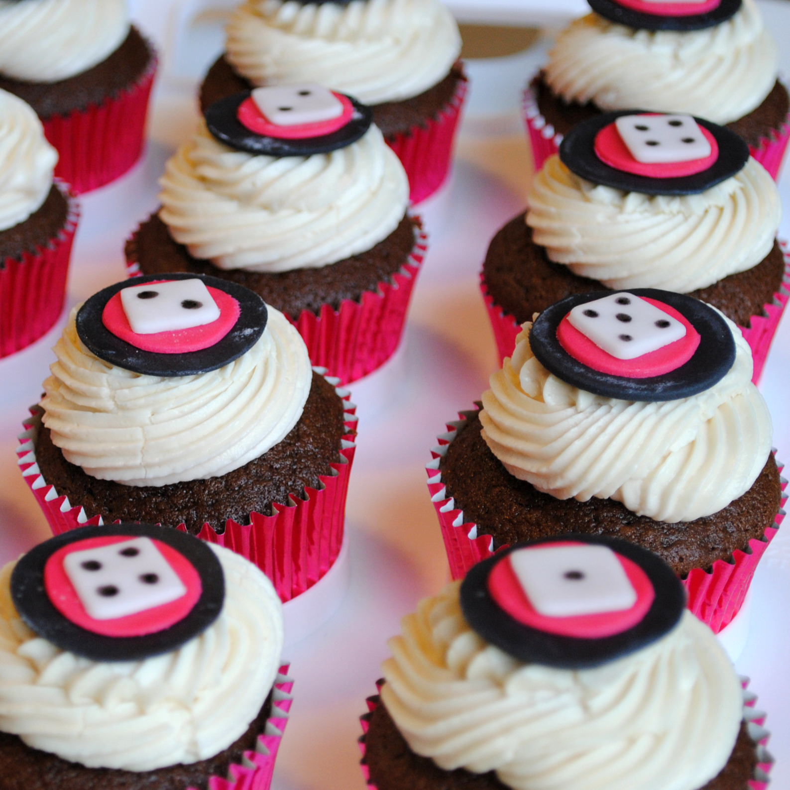 cupcake casino on Pinterest Poker Party, Poker Cupcakes and Poker Cake