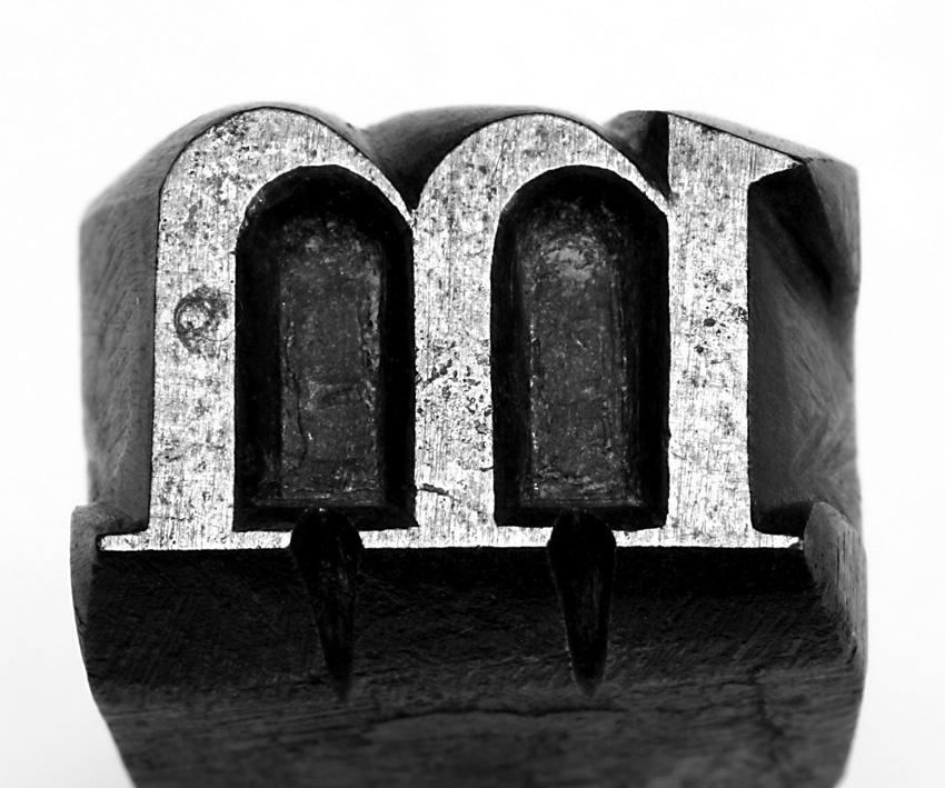 [7+Caslon+4P+m+punch+850.jpg]