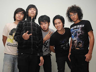 Chord Gitar D'Masiv Pelampiasan Hasrat | Kumpulan Kunci Gitar atau Chord Gitar dan Lirik Lagu D Masiv | wallpaper D Masiv Foto D Masiv dari Chord Gitar dan Lirik D'Masiv Pelampiasan Hasrat
