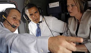 [Obama+Barak+and+Livni+in+helicopter+230708.jpg]