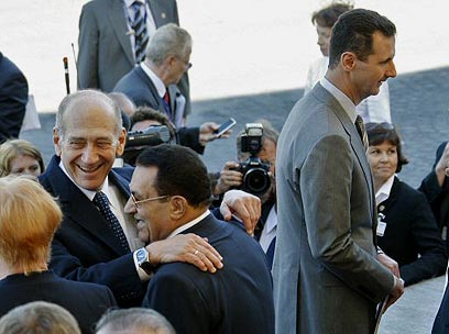 [Olmert+chasing+Assad+-+Mubarak+throws+a+block.jpg]
