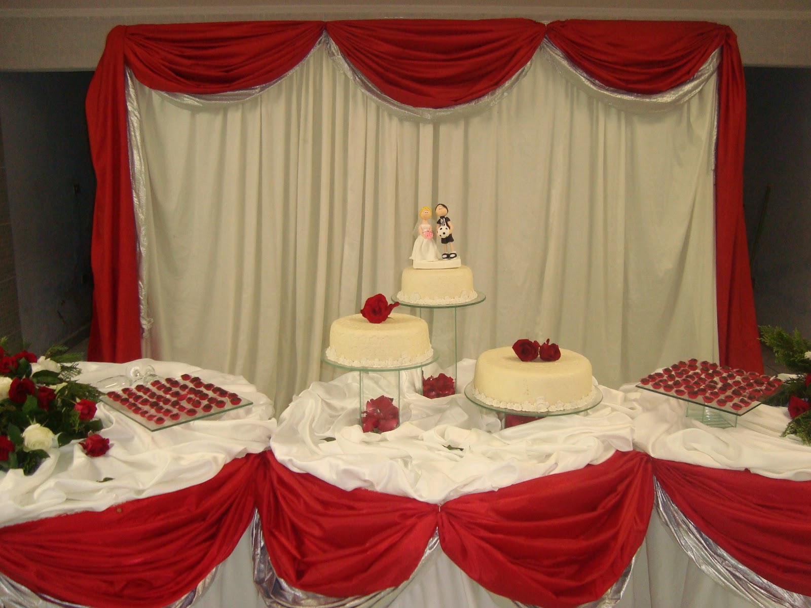 Decoração de Casamento Vermelho e Dourado, Fotos Mulheres Decoração de Casamento Vermelho e Dourado, Fotos Mulheres