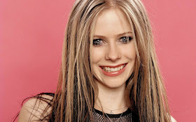 Avril Lavigne Smiling Cute Face HD Wallpaper