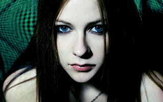 Avril Lavigne Dark Blue Eyes HD Wallpaper
