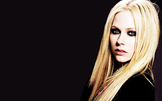 Avril Lavigne Beautiful Impressing Eyes HD Wallpaper