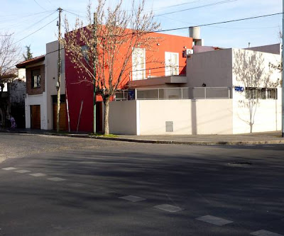 Casa de barrio Casa residencial pintada