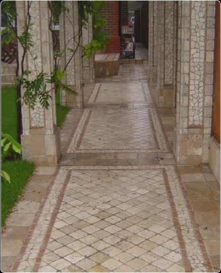 Arquitectura de casas: mosaico, solerÃa en patio y jardÃn. Patios piso diseño