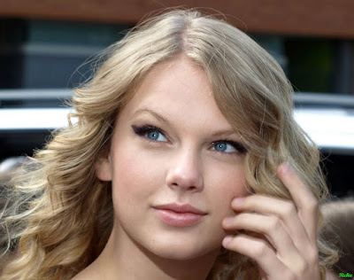 Hot Pop Singer Taylor Swift New Wallpapers