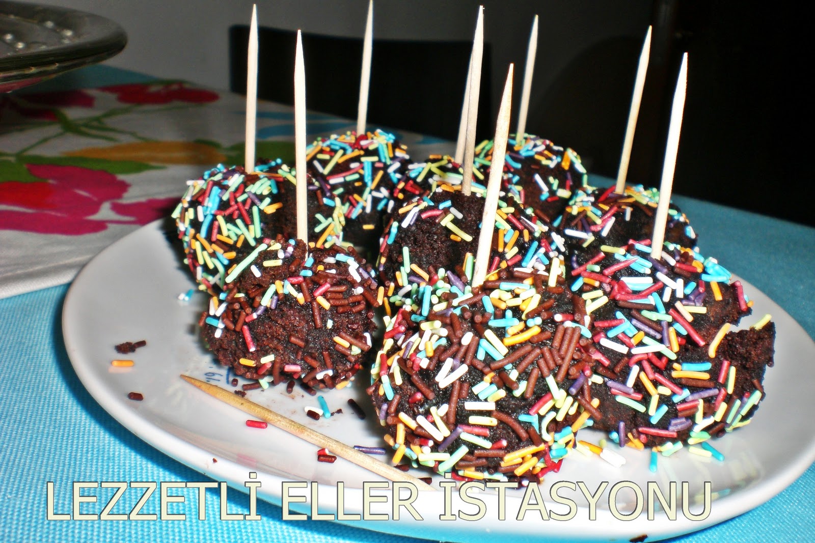 LEZZETLİ ELLER İSTASYONU BAYAT KEK TOPLARI