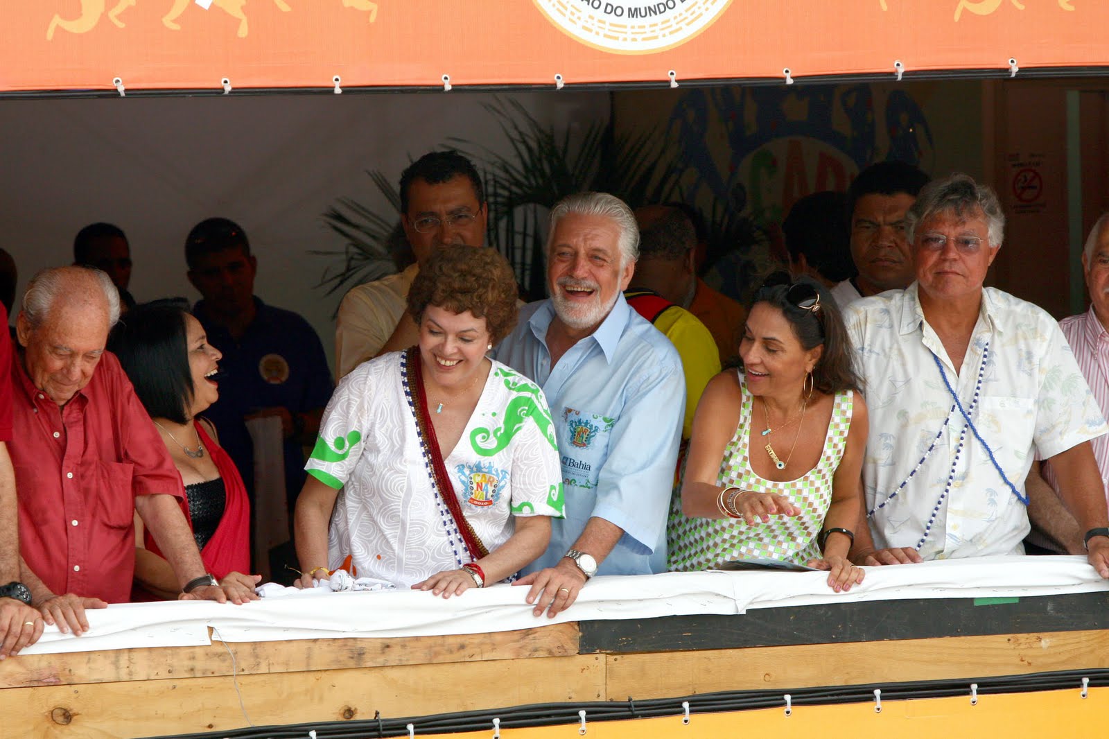 [DILMA+CARNAVAL+BAHIA.jpg]