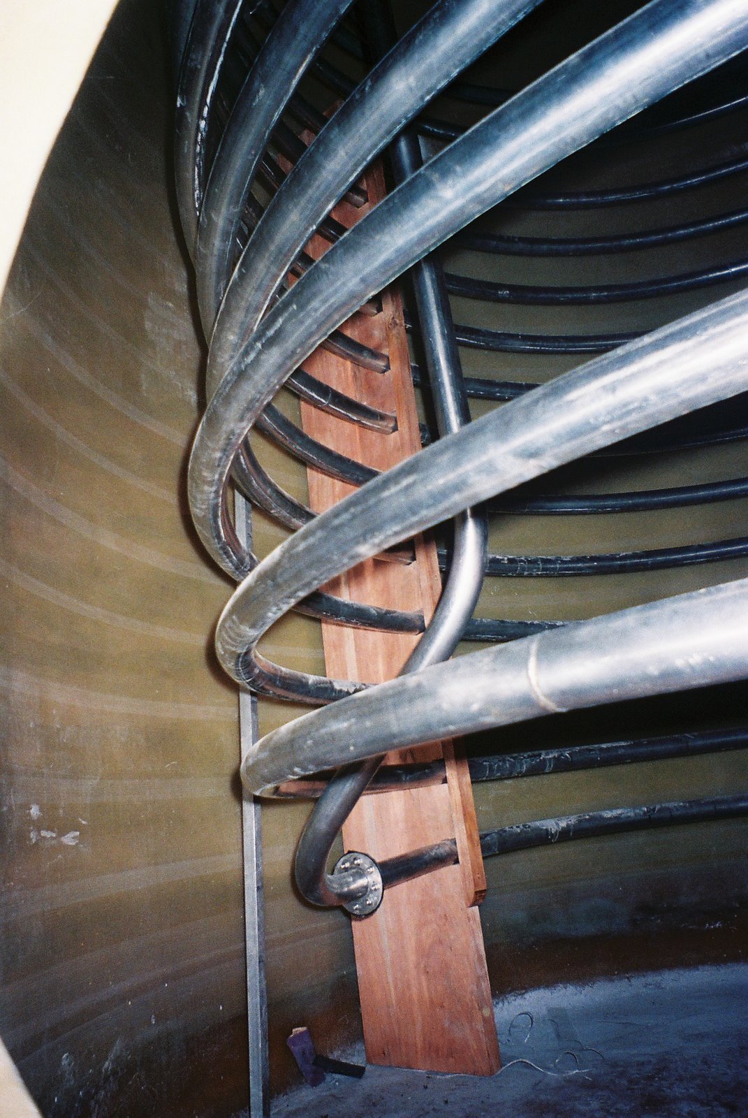 [F1000017.JPG]